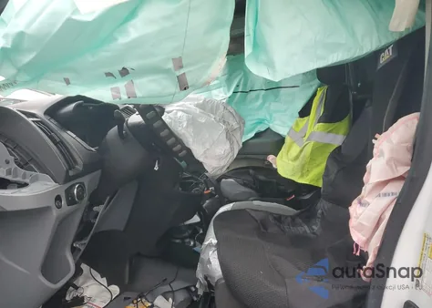 2017 Ford Transit T-250 z USA, uszkodzony, nr VIN 1FTYR1ZM7HKA88923